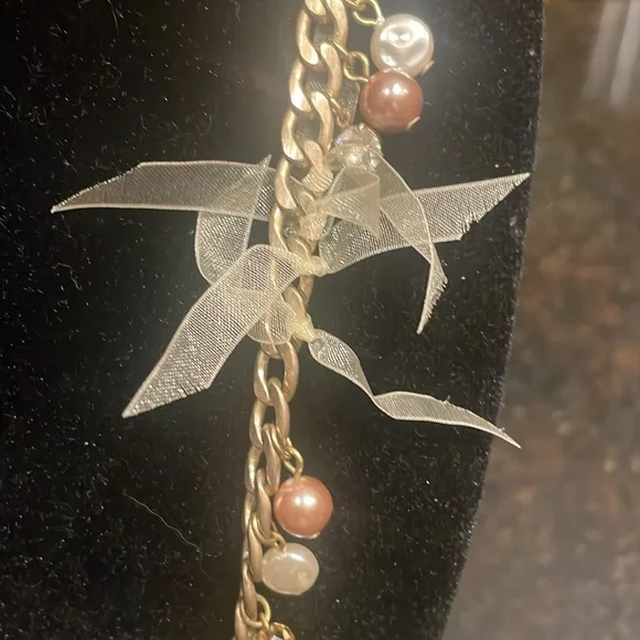 Loft Elegant Gold and Pink and  Pearl Necklace with bow details - Picture 2 of 3